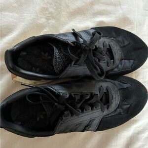 Adidas Men's Black and cream white Sneakers size 8